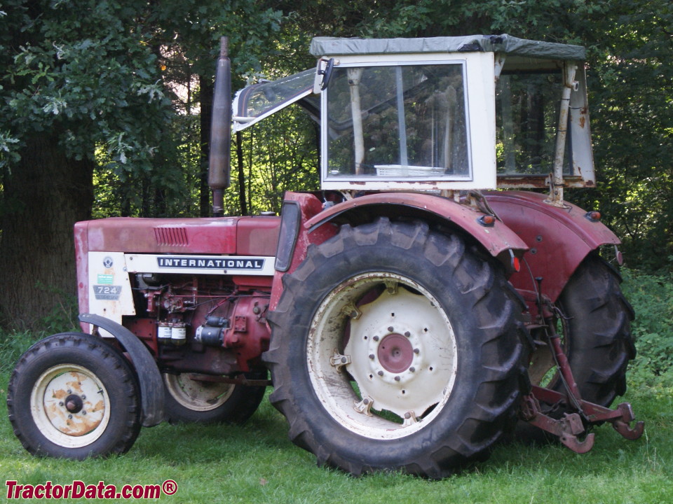 International Harvester 724