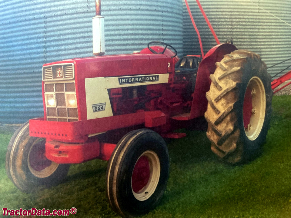 International Harvester 824