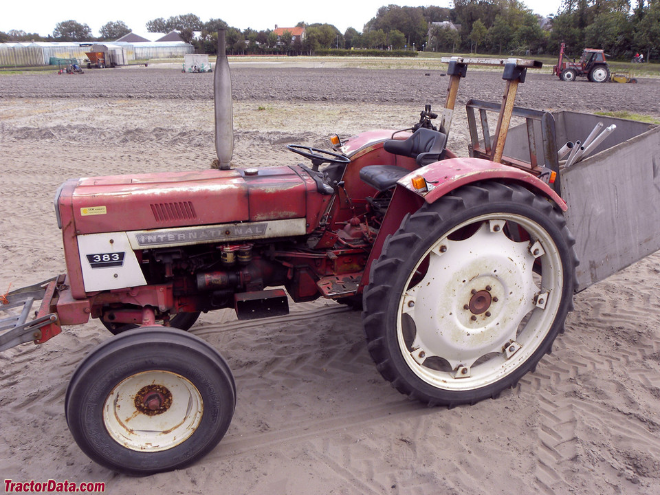 International Harvester 383