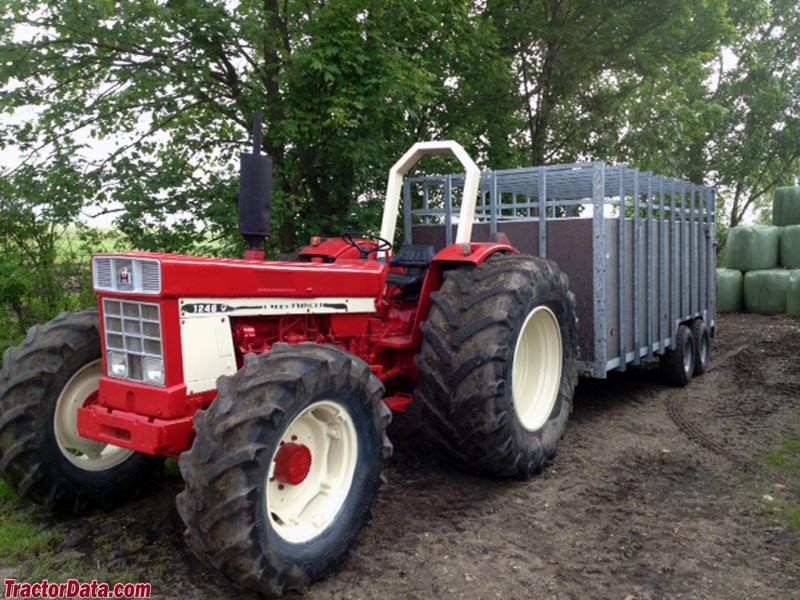 International Harvester 1246