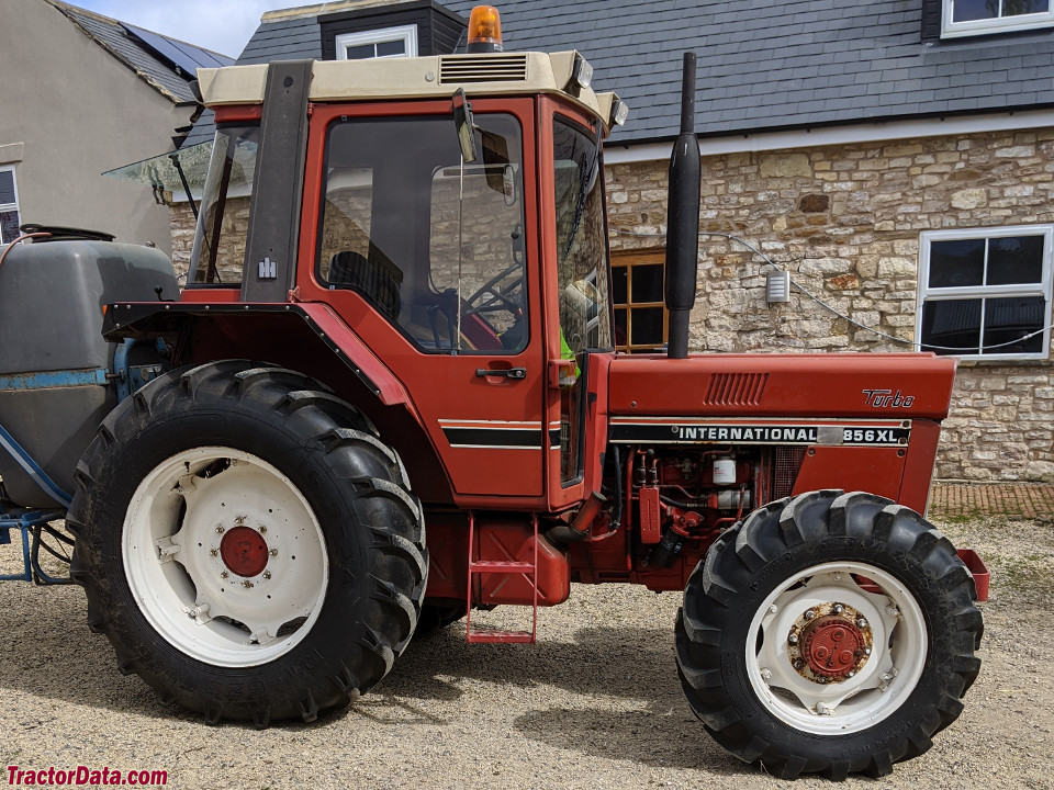 International Harvester 856XL