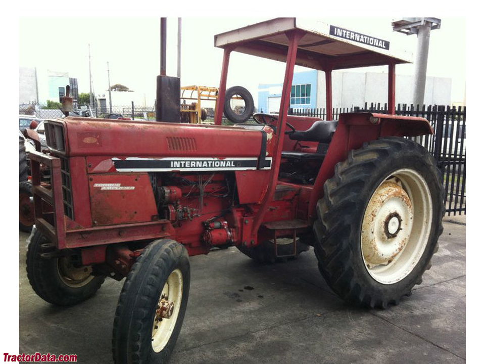 International Harvester 685