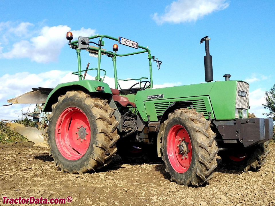 Fendt Farmer 106S, right side.