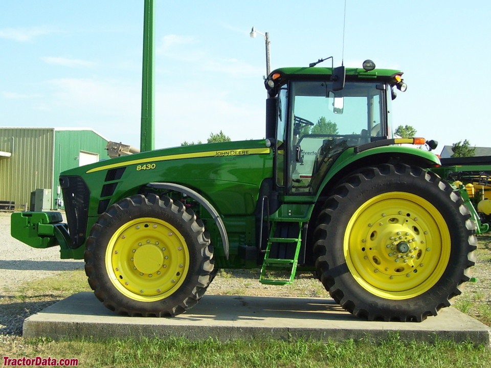 John Deere 8430