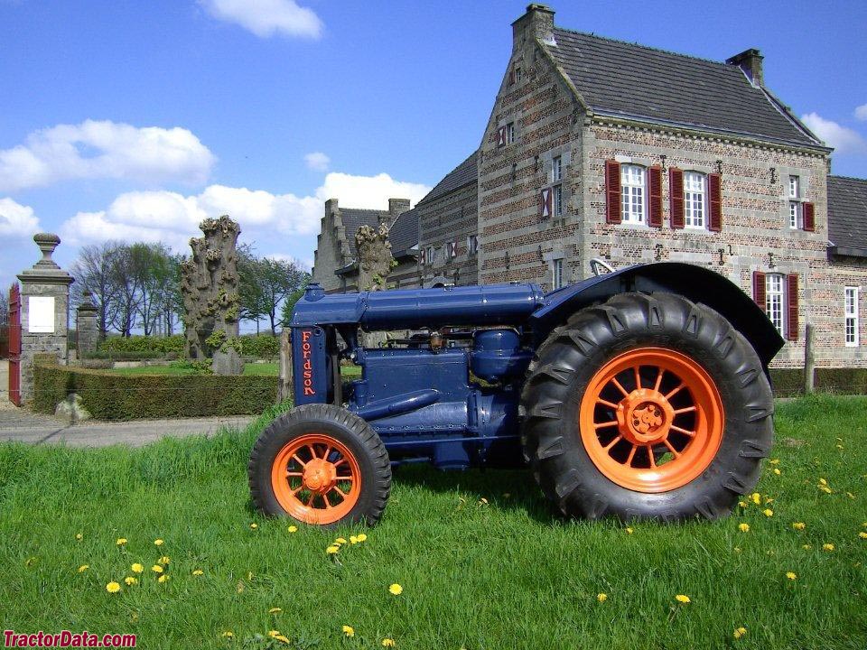 Left-side profile of a 1933 Fordson model N.