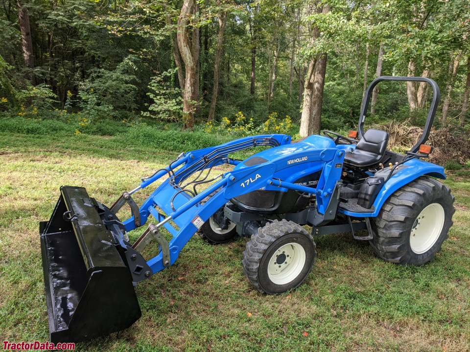 New Holland TC35D with 17LA front-end loader.