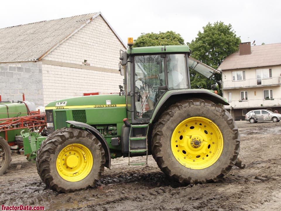 John Deere 7710 in Poland, left side.