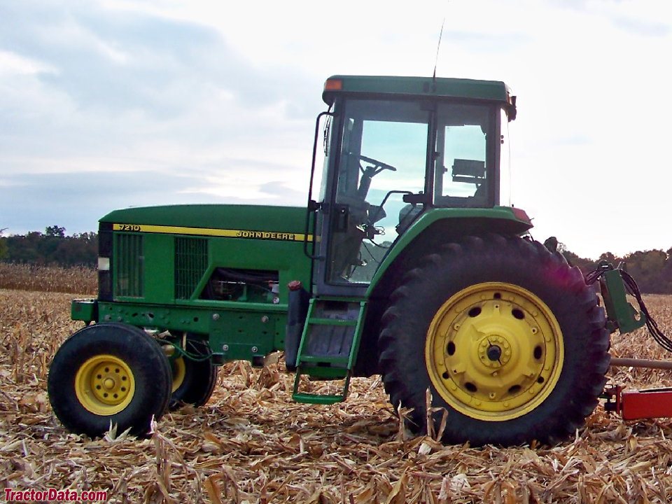 John Deere 7210