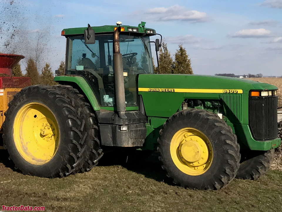 John Deere 8400