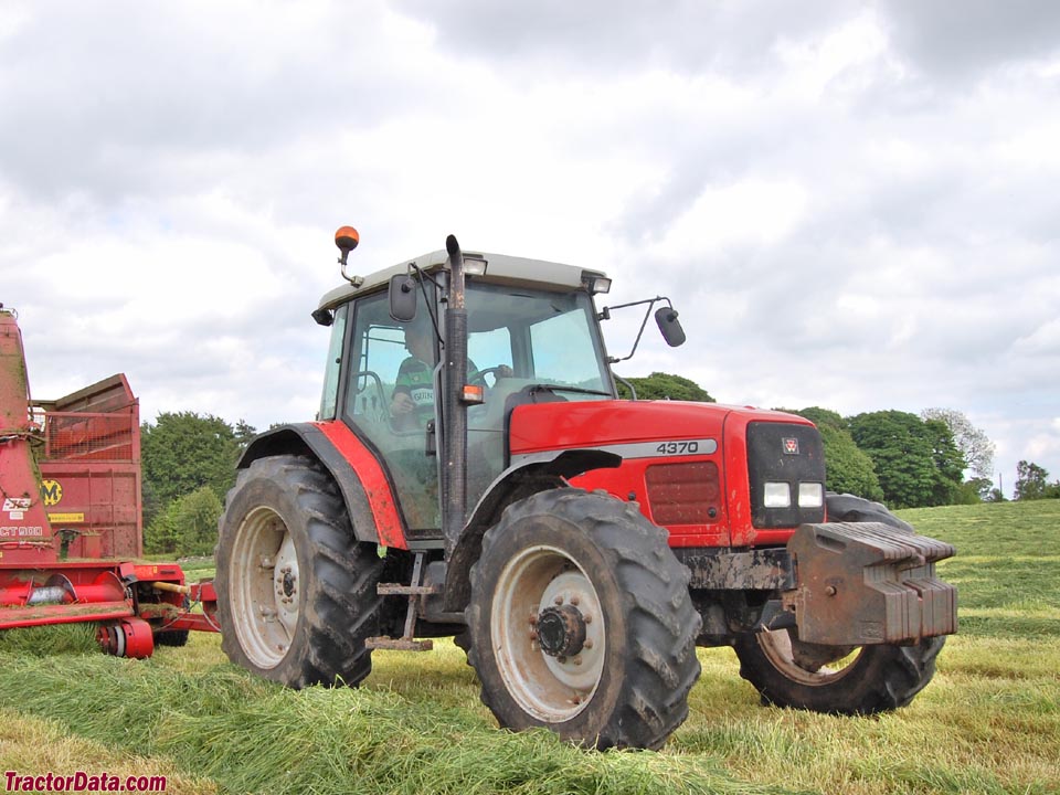 Massey Ferguson 4370