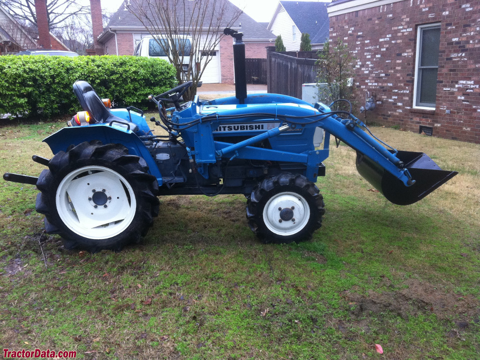 Mitsubishi D1800II FD with factory loader.