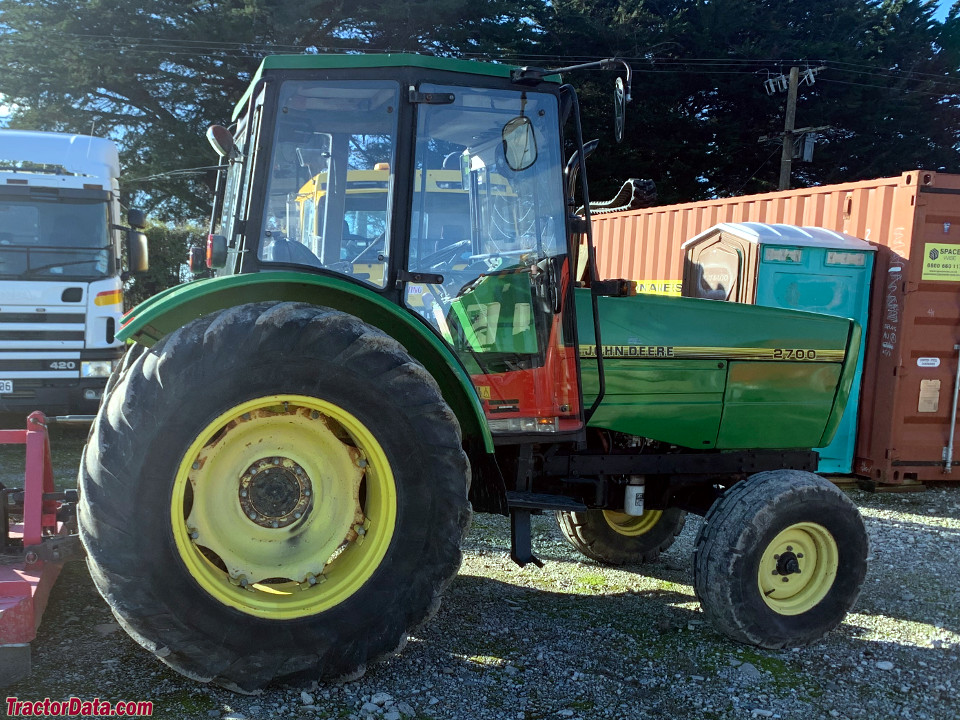 John Deere 2700