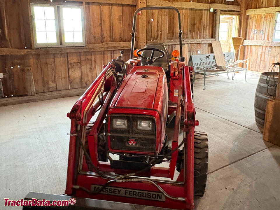 Massey Ferguson 1431 Hydro compact utility tractor with model 1464 front-end loader.