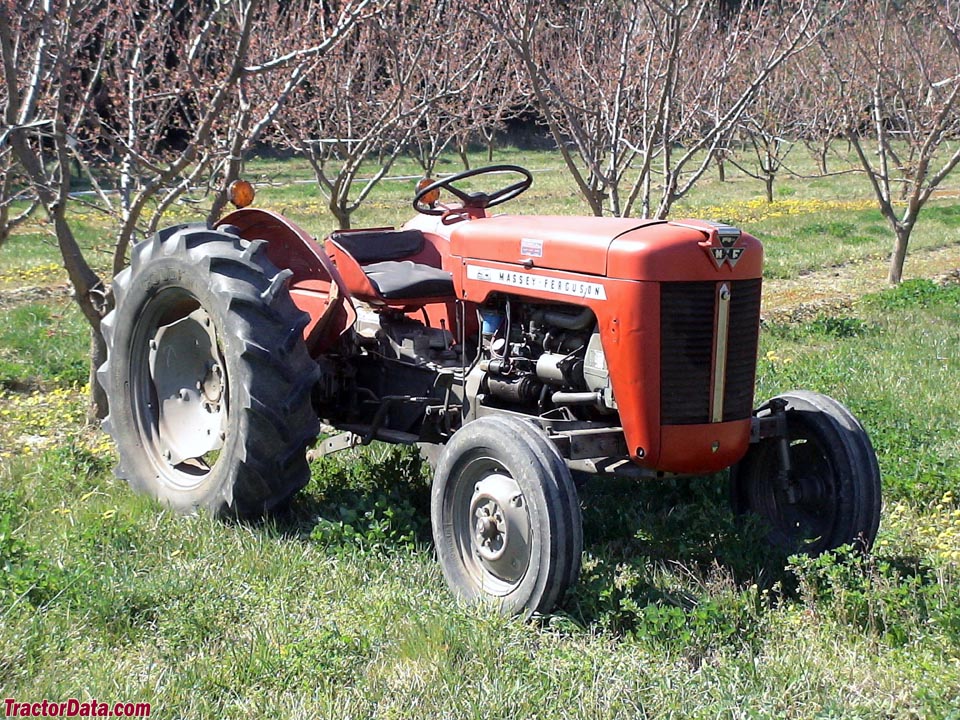 Massey Ferguson 825