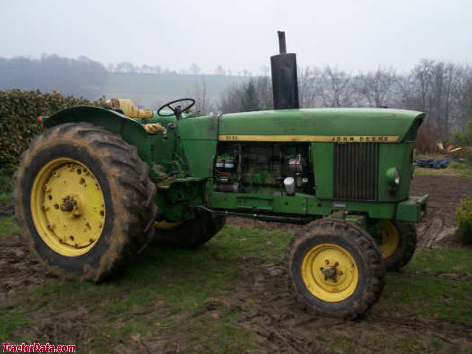 John Deere 3120