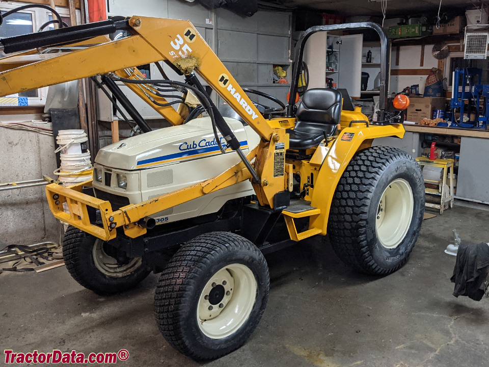 Cub cadet 7305, left side.