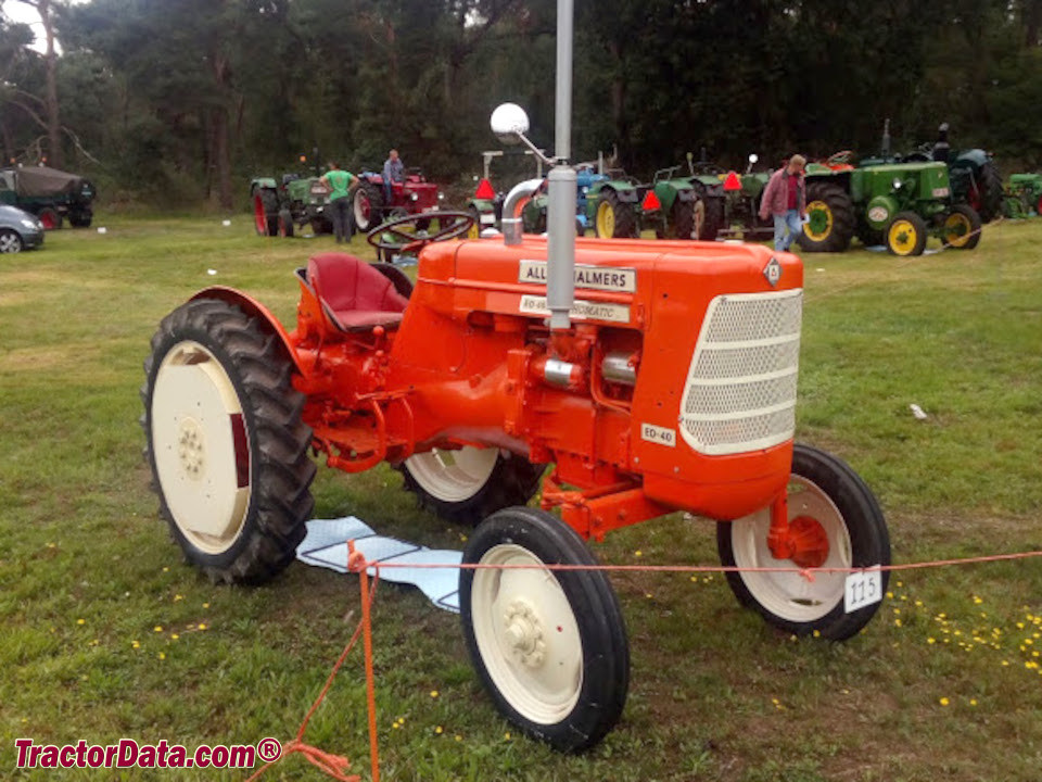 Allis-Chalmers ED40 utility tractor, right side.