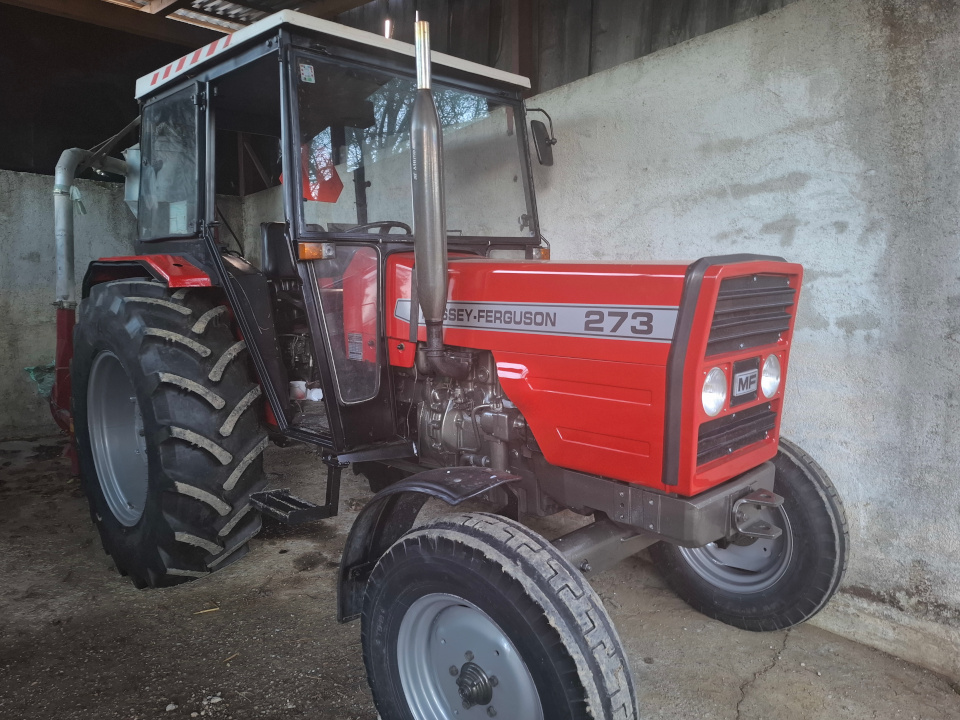 Massey Ferguson 273 utility tractor, right side.