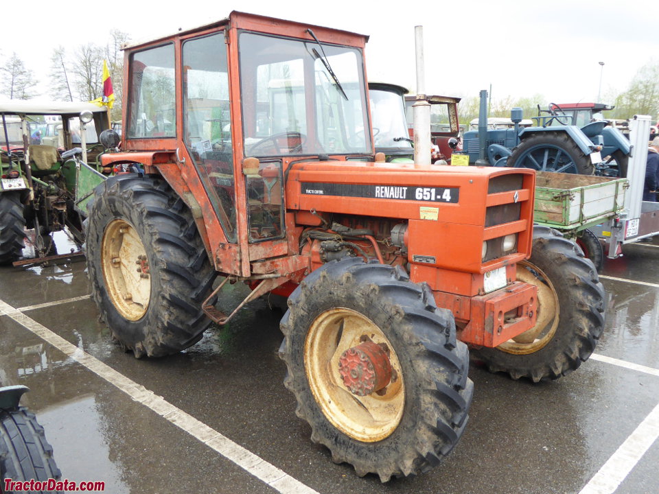 Renault 651-4 with cab.