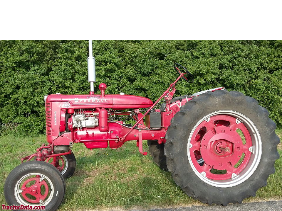 Farmall F235D.