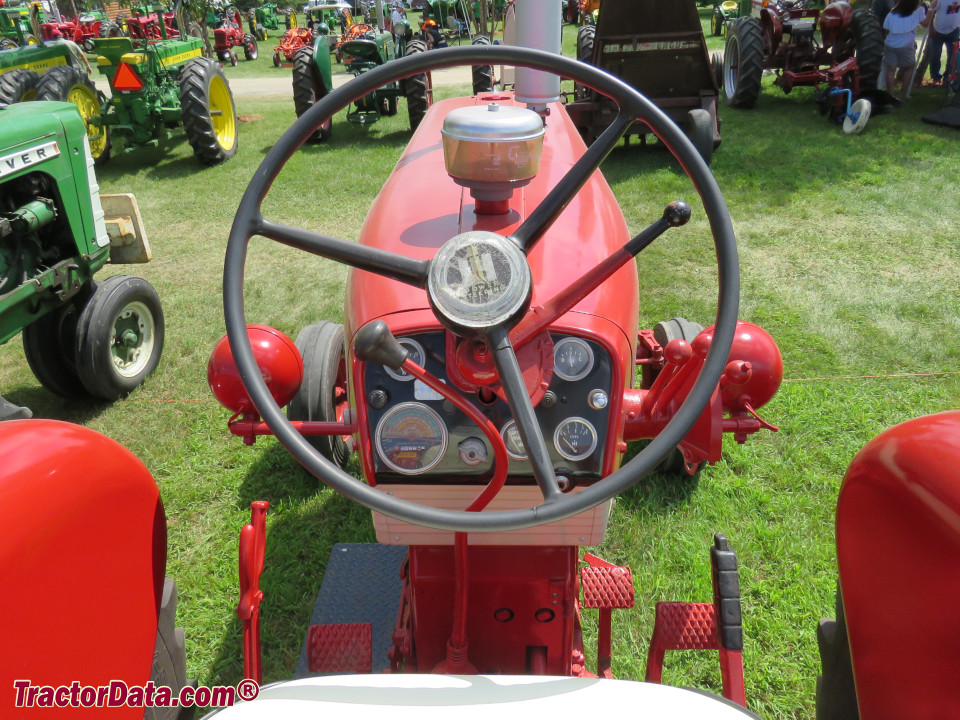 International Farmall 460 operator station and controls.