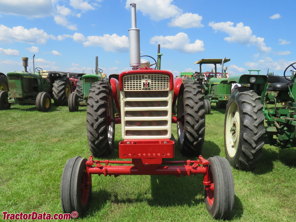 Wide-front Farmall 460