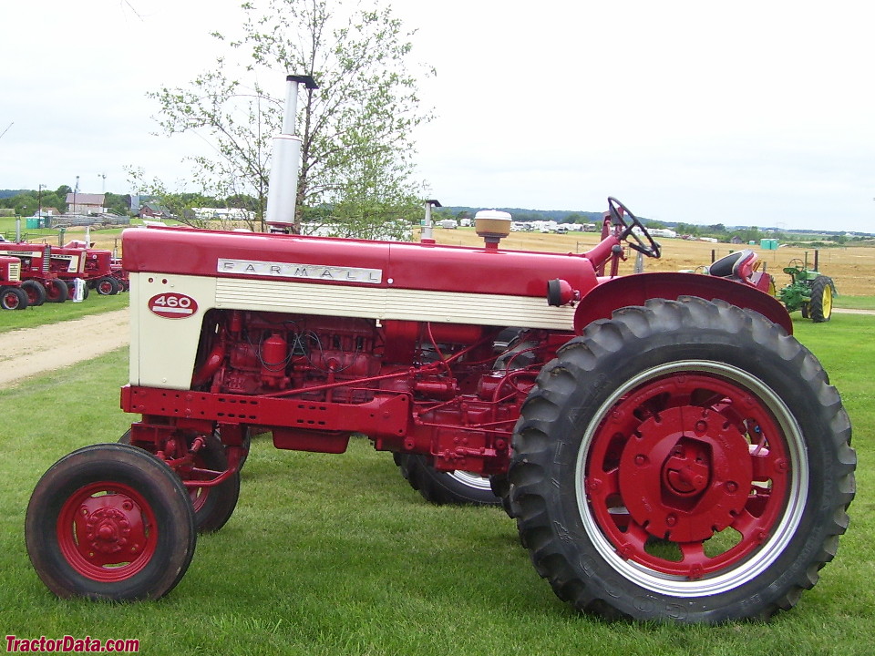 Wide-front Farmall 460