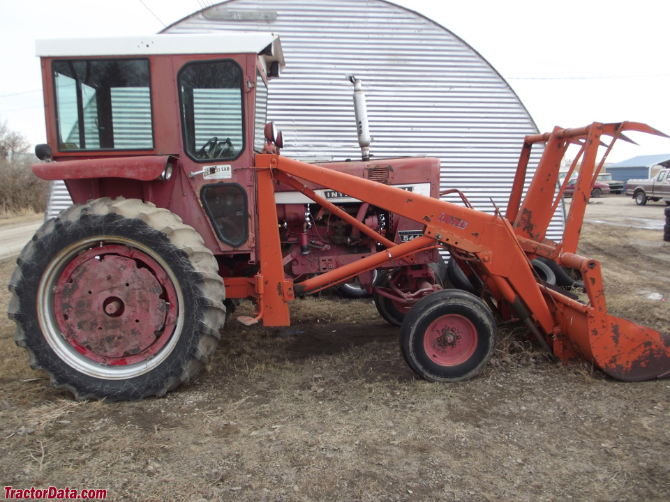 Farmall 544 with Du-All loader and Year A-Round cab.