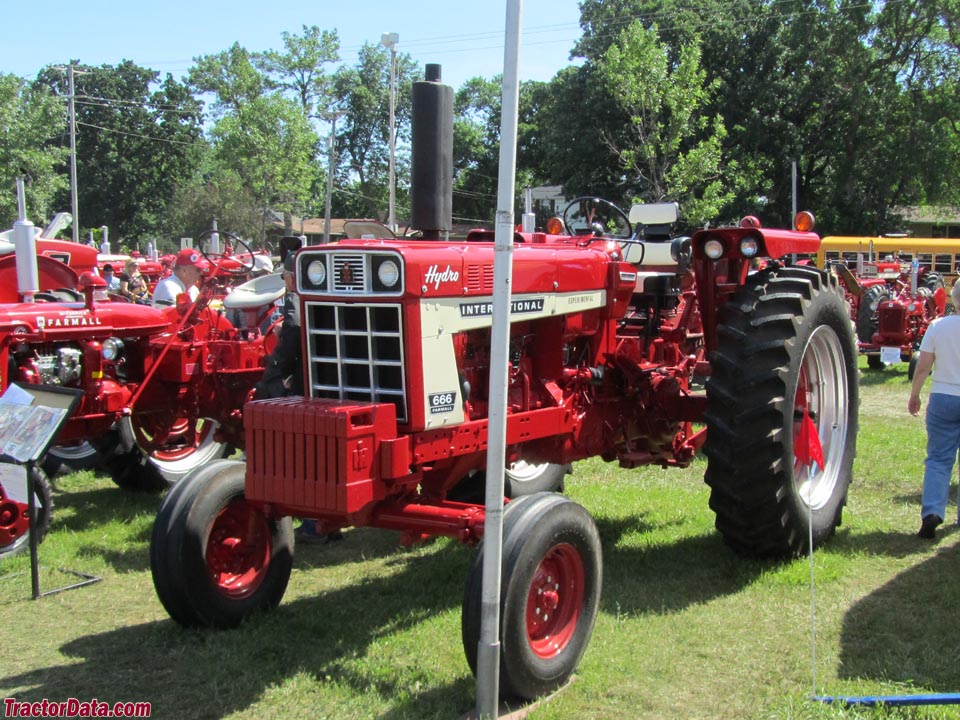 Farmall 666 wide-front. left side.