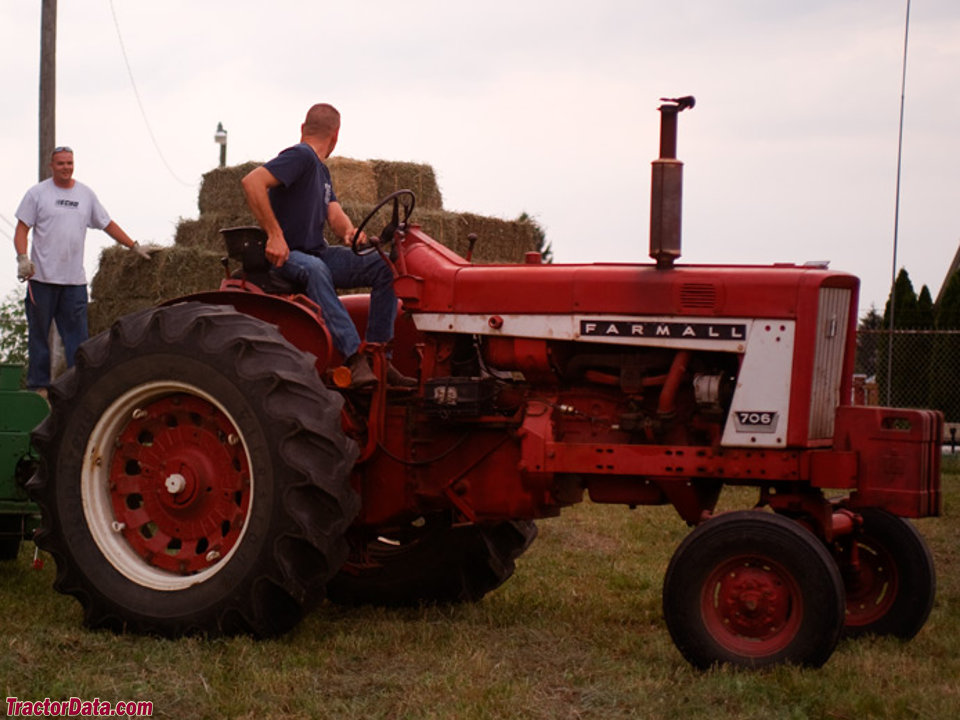 Wide-front Farmall 706 baling hay