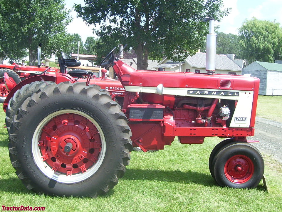 Tricycle-front Farmall 706 tractor