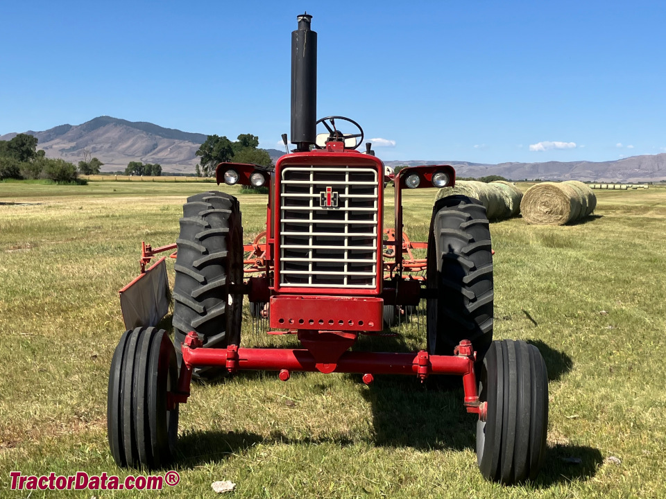 Farmall 756, front view.
