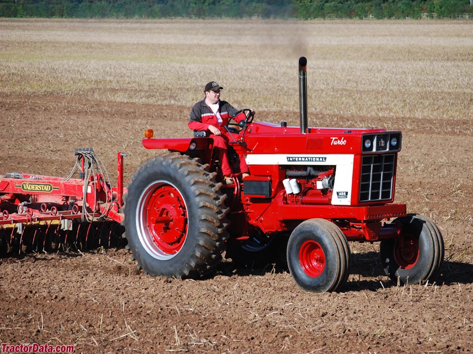 Open-station Farmall 1466 with Vaderstad disc.