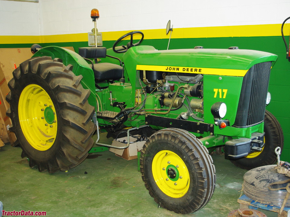 John Deere 717