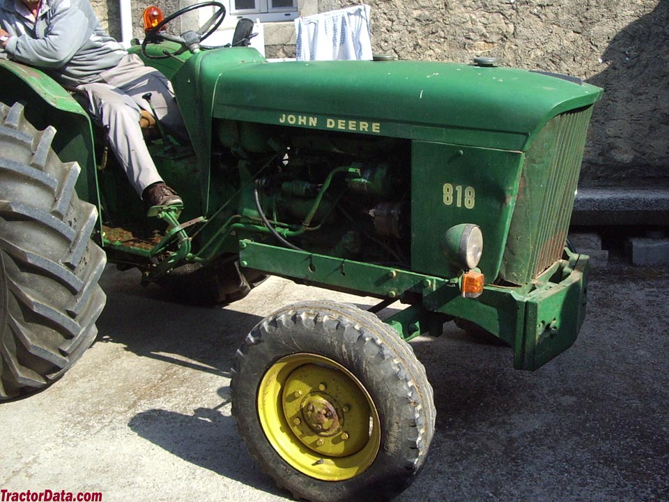 John Deere 818