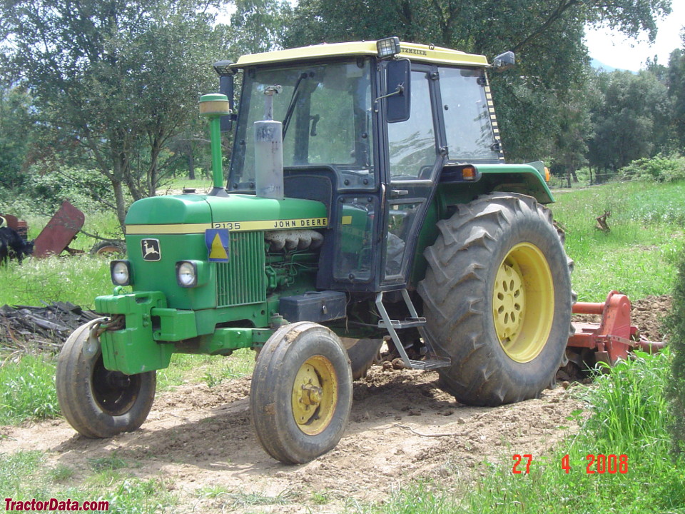 John Deere 2135