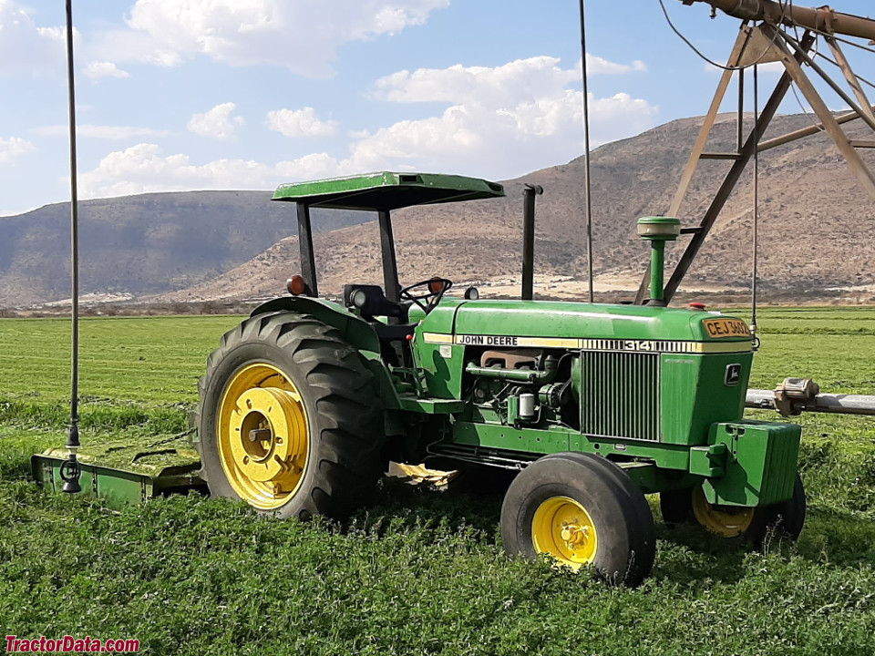 John Deere 3141