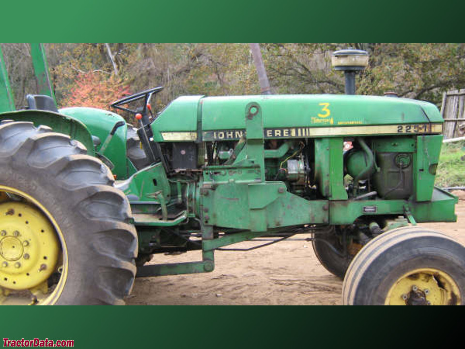 John Deere 2251