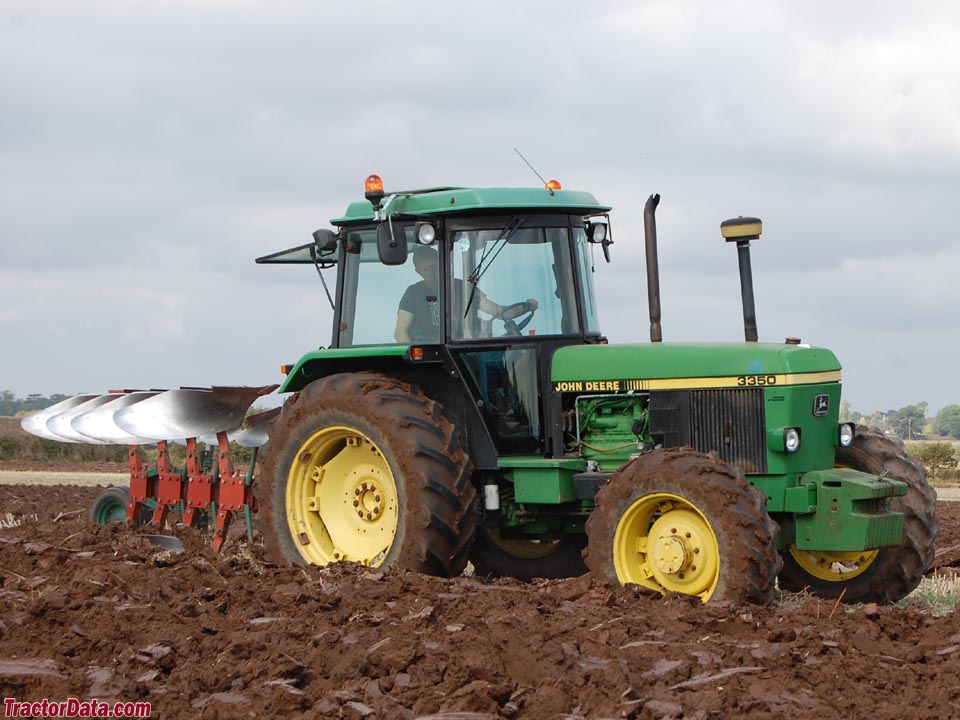 Four-wheel drive John Deere 3350.