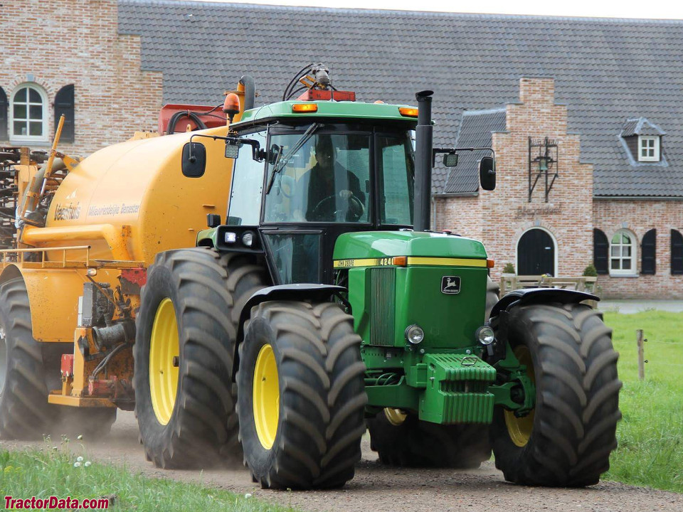 John Deere 4240S, front view.