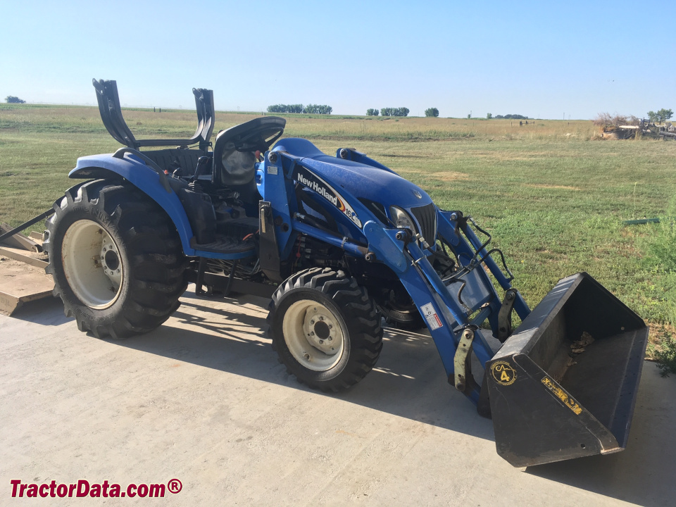 New Holland TC45DA compact utility tractor with ROPS and 16LA front-end loader, right side.