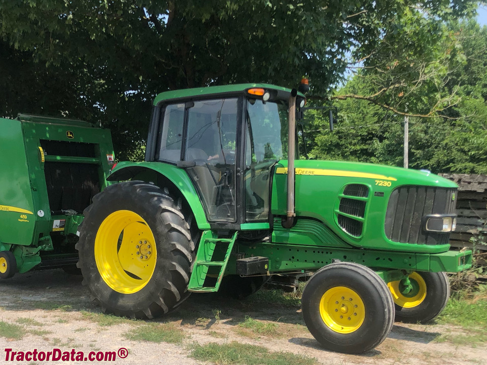 John Deere 7230