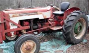 International Harvester B-276 tractor photo