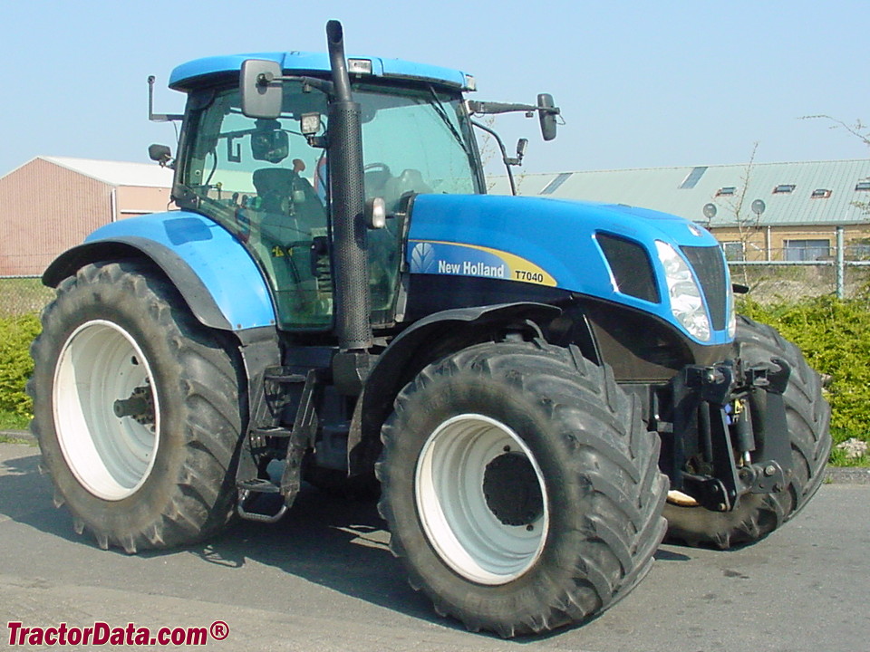 New Holland T7040