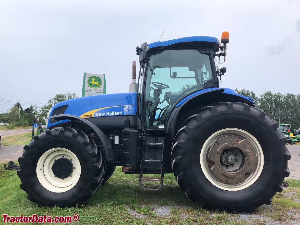 New Holland T7050