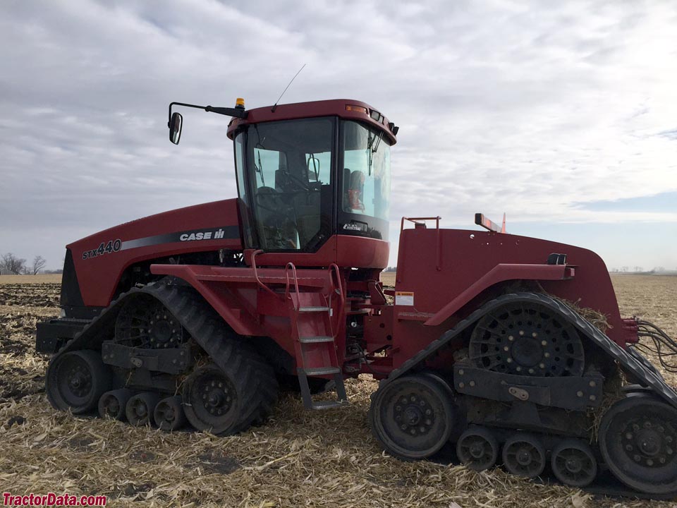 Case IH Steiger STX 440 Quadtrack, left side.