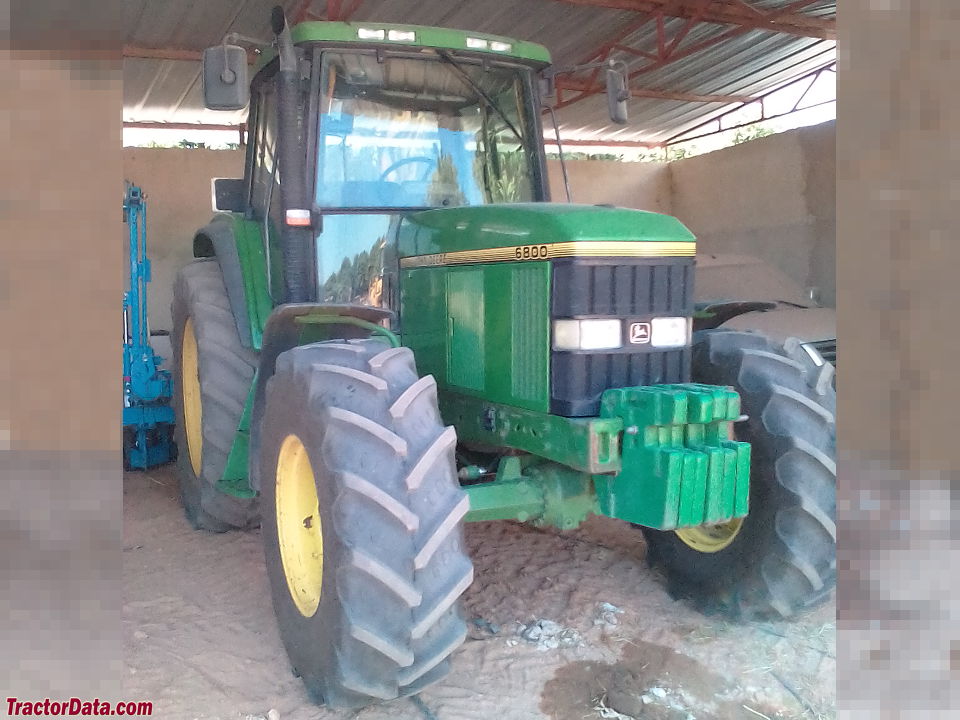 John Deere 6800