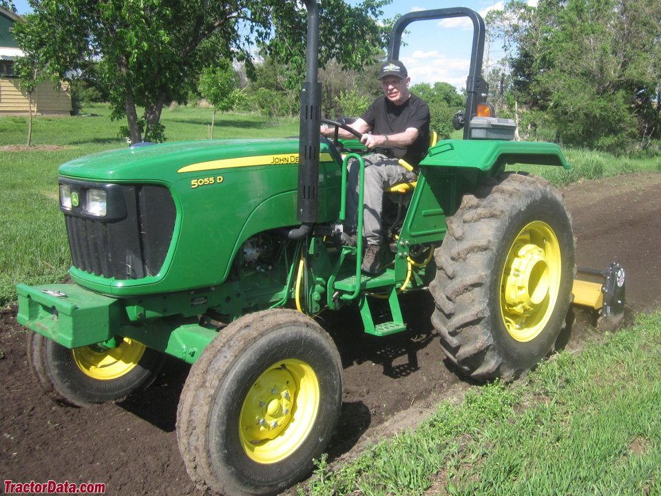 John Deere 5055D