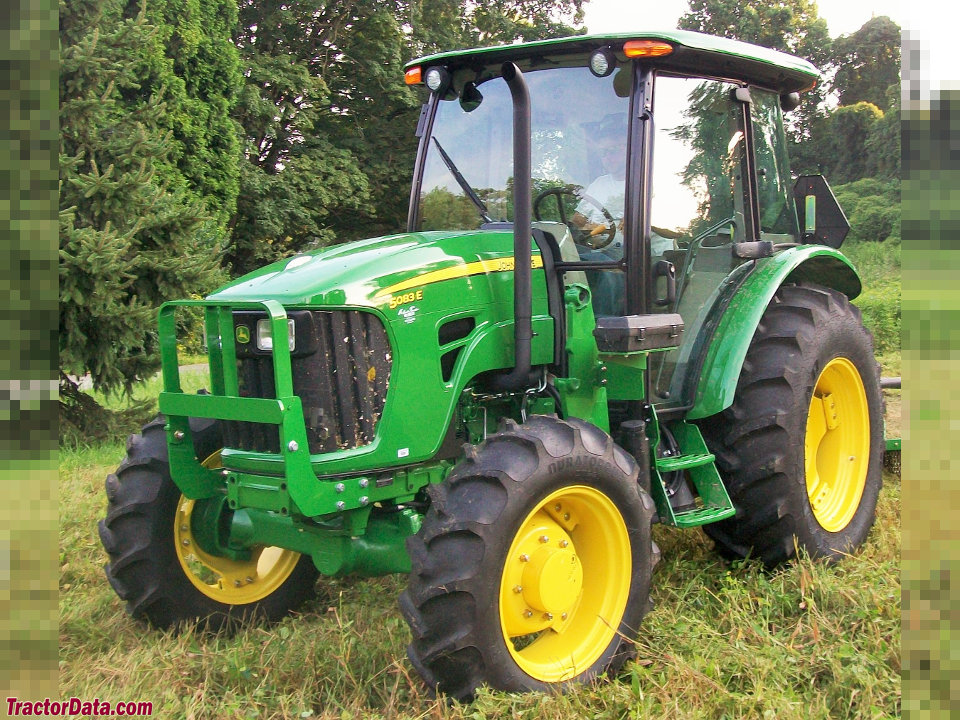 John Deere 5083E