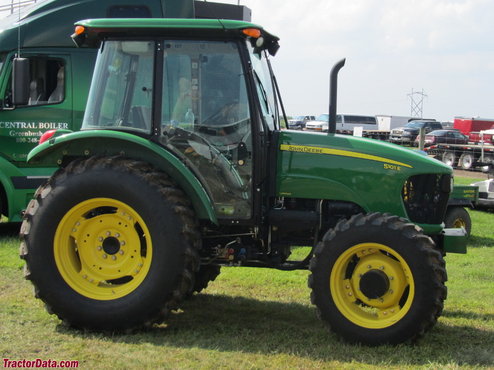 John Deere 5101E